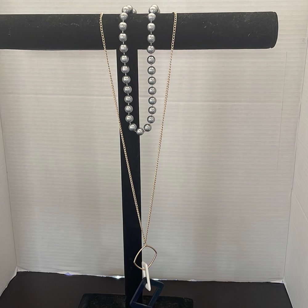Bundle and save $$$$. Set of 2 necklaces.